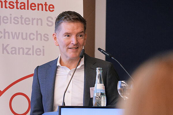 Baurechtsanwalt Dr. Oliver Koos am Rednerpult